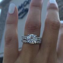 wedding photo - Solitaire Vs Halo Engagement Rings