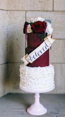 wedding photo - Unique Red And White Wedding Cake