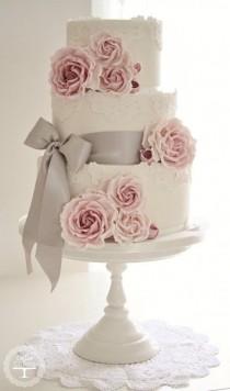 wedding photo - sweet yummy rose wedding cake