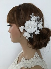 wedding photo -  Bridal Lace Hair Comb, ivory 3D Floral Wedding Headpiece, Bridal Fascinator, lace Comb, Lace hair, Wedding Hair, Bridal Hair, Accessories