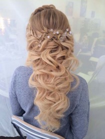 wedding photo - Gallery: Long Curly Half Up Half Down Wedding Hairstyle Via Antonina Roman