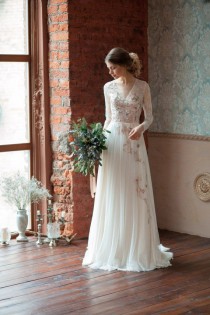 wedding photo - Gloria / Long Sleeve Wedding Dress / Lace Wedding Dress / Boneless / Light Wedding Dress / Comfortable