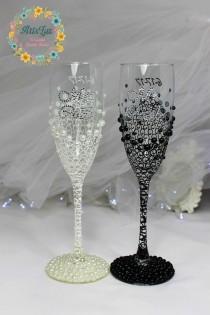 wedding photo - Personalized Wedding champagne glasses in ivory/black-Hand painted Wedding flutes-Pearls Wedding Favor-Wedding toasting flutes-Wedding Gift
