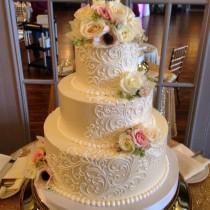 wedding photo - The White Flower Cake