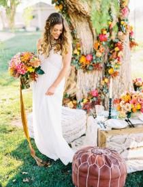 wedding photo - Vibrant And Colorful Fall Wedding Shoot - Weddingomania