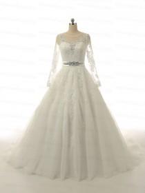 wedding photo - Vintage Ball Gown Wedding Dress Lace Wedding Dress Handmade Lace Tulle Ivory Bridal Gowns Long Sleeves Lace Wedding Gown
