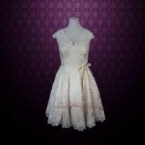 wedding photo - Retro 50s 60s Champagne Lace Knee Length Wedding Dress with Thin Sash 