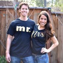 wedding photo - Adorable DIY Mr And Mrs Shirts For Your Honeymoon