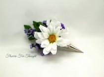 wedding photo - Daisy and Lavender Boutonniere in Silver holder, Groomsmen Flower Pin, White and Purple Mens Lapel Decoration