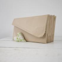 wedding photo - Simple nude clutch 
