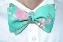 wedding photo - Green floral self tie bow tie Green wedding Bow tie for groom Floral wedding groomsmen bow ties For wedding suits Green fuchsia wedding bvnh - $19.91 USD