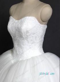 wedding photo -  Sweetheart neck tulle ball gown wedding dress
