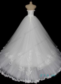 wedding photo -  Sweetheart neck white tulle princess wedding dress