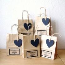 wedding photo - Items Similar To Wedding Favour Bags, SMALL With Black Heart Tag On Etsy