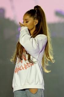 One Love Manchester: una noche de música para homenajear a las víctimas del atentado wedding photo - One Love Manchester: una noche de música para homenajear a las víctimas del atentado