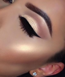 Cat Eye Makeup: How To Do Cat Eyes Step By Step In Minutes! wedding photo - Cat Eye Makeup: How To Do Cat Eyes Step By Step In Minutes!