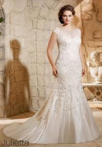 8 Amazing Wedding Dresses For Curvy Women wedding photo - 8 Amazing Wedding Dresses For Curvy Women