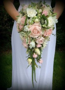 Bruidsboeket Druppel En Waterval (cascading Bridal Bouquet) wedding photo - Bruidsboeket Druppel En Waterval (cascading Bridal Bouquet)