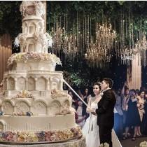 wedding photo - Gigantic Wedding Cake