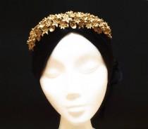 wedding photo -  Bridal tiara. Bridal headpiece. Gold wedding tiara. Flower bridal tiara. Flower crown. Wedding crown. Bridal headband. Porcelain crown. - $86.50 EUR