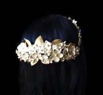 wedding photo -  Bride crown. Flower crown. Wedding wreath. Bridal flower halo. Porcelain crown. Bridal headpiece. Floral crown. Porcelain headpiece. - $79.00 EUR
