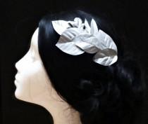 wedding photo -  Bridal leaf hair wreath. Silver bridal leaf. Wedding hair wreath. Bridesmaid hair accessories. Silver comb. Wedding comb. Bridal comb. - $14.50 EUR