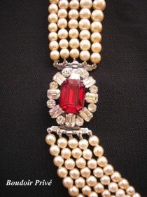 wedding photo -  Vintage Pompadour Pearl Necklace