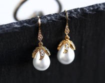 wedding photo -  Pearl earrings Gold earrings Large pearl earrings Drop earrings Bridal earrings gold Wedding White pearls earrings Pearl drop earrings 902