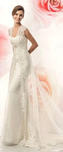 Junoesque Tulle Scoop Neckline Sheath Wedding Dresses With Lace Appliques wedding photo - Junoesque Tulle Scoop Neckline Sheath Wedding Dresses With Lace Appliques