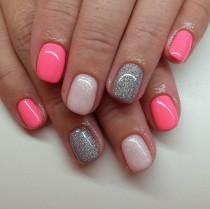 wedding photo - 25 Beautiful Nail Ideas For The Spring Time!