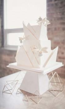wedding photo - 8 Square Wedding Cakes Perfect For A Modern Couple
