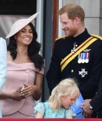 wedding photo - Meghan Gives Harry Loving Look As She Joins Royals On Balcony For 1st Time