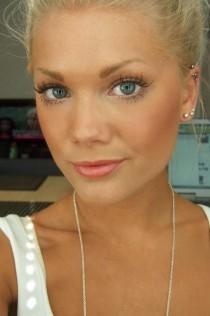 wedding photo - This Is How Makeup Should Be Worn: Simple, Almost Like Your Not Wearing Any. 