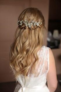 Pretty Half Up Half Down Hairstyle For Romantic Brides wedding photo - Pretty Half Up Half Down Hairstyle For Romantic Brides