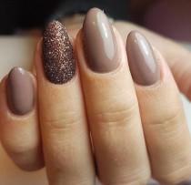 wedding photo - Love The Soft Neutral Polish And Glittery Accent Nail. 