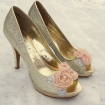 wedding photo - Really Love What ShoeClipsOnly Is Doing On Etsy. 