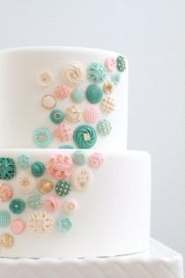 Edible Buttons Cake Decor. I Don't Think I Would Do This For A Wedding Cake But It's So Cute! wedding photo - Edible Buttons Cake Decor. I Don't Think I Would Do This For A Wedding Cake But It's So Cute!