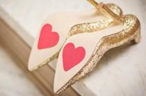 wedding photo - HOW CUTE! Wedding Shoe Heart Stopper Petals. $13.00, Via Etsy. 