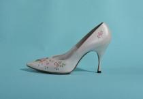 wedding photo - Vintage 1960s White Wedding Shoes - Pink Flower Applique - Henry Waters Size 6