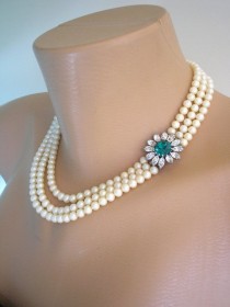 wedding photo -  Vintage 3 Strand Cream Pearl Necklace With Emerald Rhinestone Clasp, Vintage Pearls, Emerald Bridal Jewelry, Mother Of The Bride, Downton