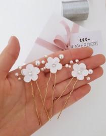 3 Flower bridal hair pins •ELIZABETH• /Pear flower hair pins /Bridal flower hair pins /SWAROVSKI pearl bridal hair pins/Set of 3 hair pins wedding photo - 3 Flower bridal hair pins •ELIZABETH• /Pear flower hair pins /Bridal flower hair pins /SWAROVSKI pearl bridal hair pins/Set of 3 hair pins
