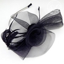 wedding photo -  Black Fascinator nero Feather Fascinator Headpiece Ascot Wedding Cerchietto per capelli Black Hoop & Dark Feather Flower crown Church Hat