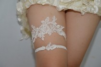 white bridal garter, white lace garter, wedding garter, bride garter,, vintage garter, wedding photo - white bridal garter, white lace garter, wedding garter, bride garter,, vintage garter,