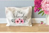 Personalized monogram makeup bag, makeup bag for bridesmaids, bridesmaid gift, cosmetic bag with name, monogram cosmetic bag, Floral bag wedding photo - Personalized monogram makeup bag, makeup bag for bridesmaids, bridesmaid gift, cosmetic bag with name, monogram cosmetic bag, Floral bag