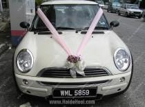 wedding photo - Simple Wedding Car Decor 