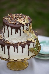 wedding photo - Chocolate Drizzled White Wedding Cake