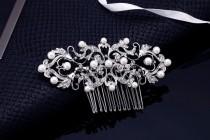 Pearl Comb, Bridal Comb, Wedding Comb, Crystal Comb, Pearl Bridal Comb, Pearl Hair Accessory, Bridesmaids Comb, Veil Comb, Wedding Hair Comb wedding photo - Pearl Comb, Bridal Comb, Wedding Comb, Crystal Comb, Pearl Bridal Comb, Pearl Hair Accessory, Bridesmaids Comb, Veil Comb, Wedding Hair Comb