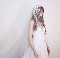 White Boho Bridal Veil with Floral Lace Detail, Wedding Veil, White Mantilla Veil, Drop Tulle Veil, wedding photo - White Boho Bridal Veil with Floral Lace Detail, Wedding Veil, White Mantilla Veil, Drop Tulle Veil,