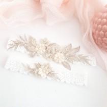 wedding photo - Champagne Floral Lace Bridal Wedding Garter, Vintage Ivory Pearl Garter for Bride, Fairytale Wedding Garter