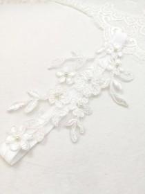 wedding photo - ivory lace wedding garter for bride